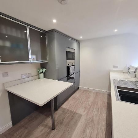 Perfect Location 3 Bed Serviced Apartment With Bike Storage For Bpw. Close To Brecon Beacons เมอเทอร์ทิดฟิล ภายนอก รูปภาพ