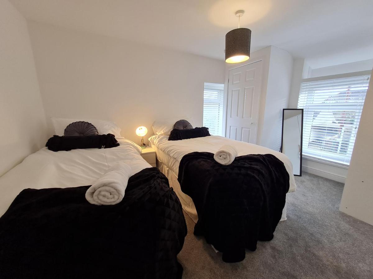 Perfect Location 3 Bed Serviced Apartment With Bike Storage For Bpw. Close To Brecon Beacons เมอเทอร์ทิดฟิล ภายนอก รูปภาพ