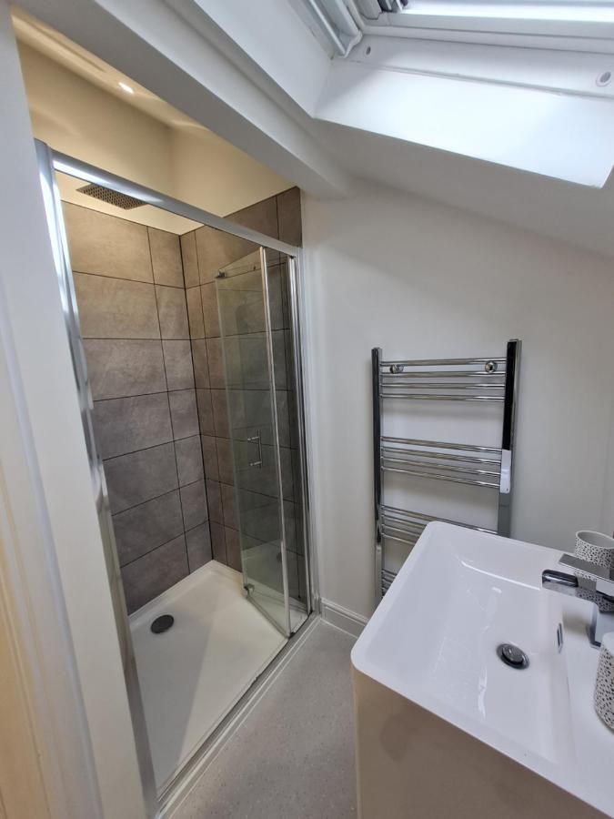 Perfect Location 3 Bed Serviced Apartment With Bike Storage For Bpw. Close To Brecon Beacons เมอเทอร์ทิดฟิล ภายนอก รูปภาพ